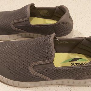 Skechers Goga Max, Men's size 9.5 QuickFit